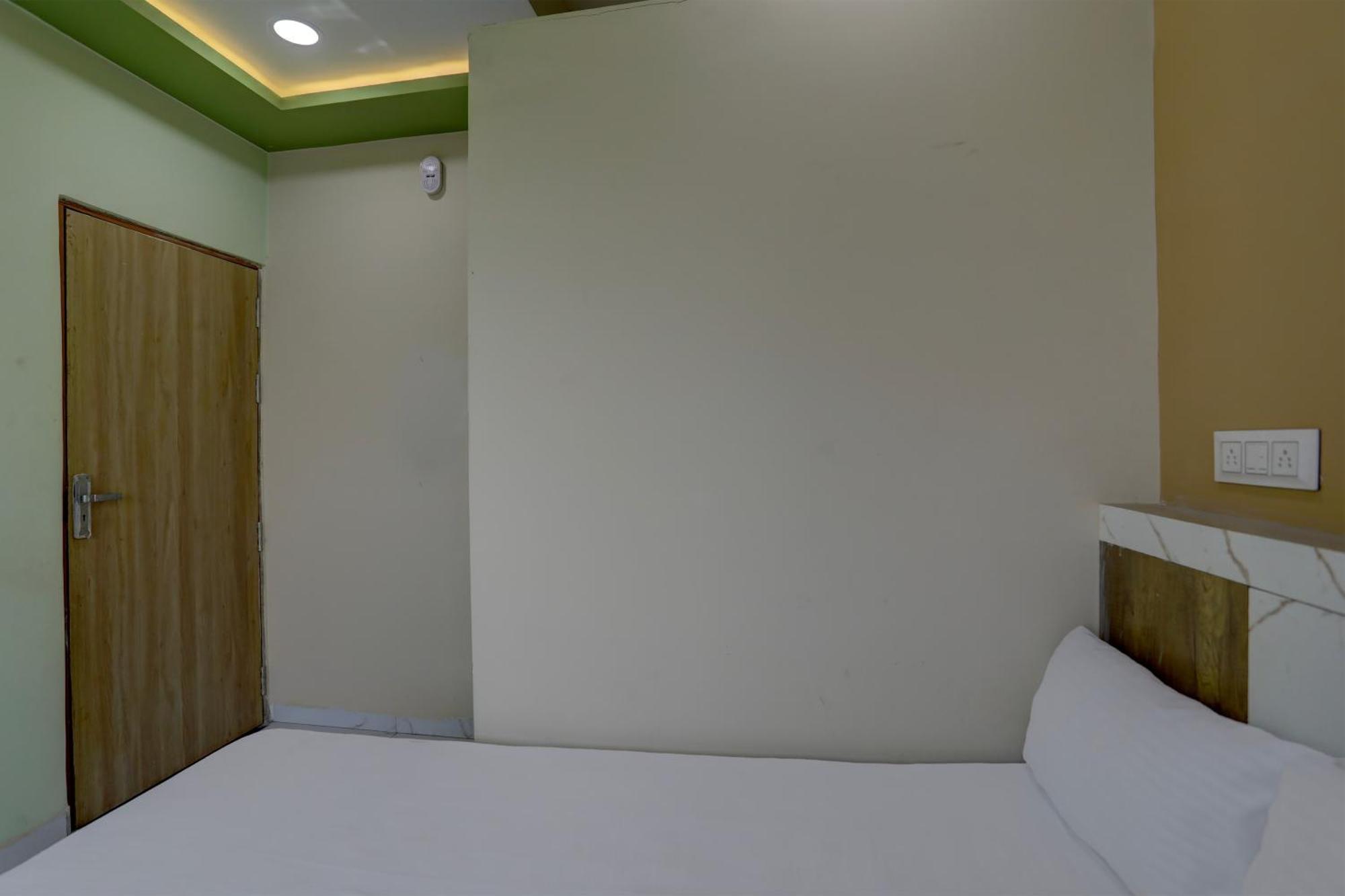 Spot On Hotel Ronak Place Індаур Екстер'єр фото