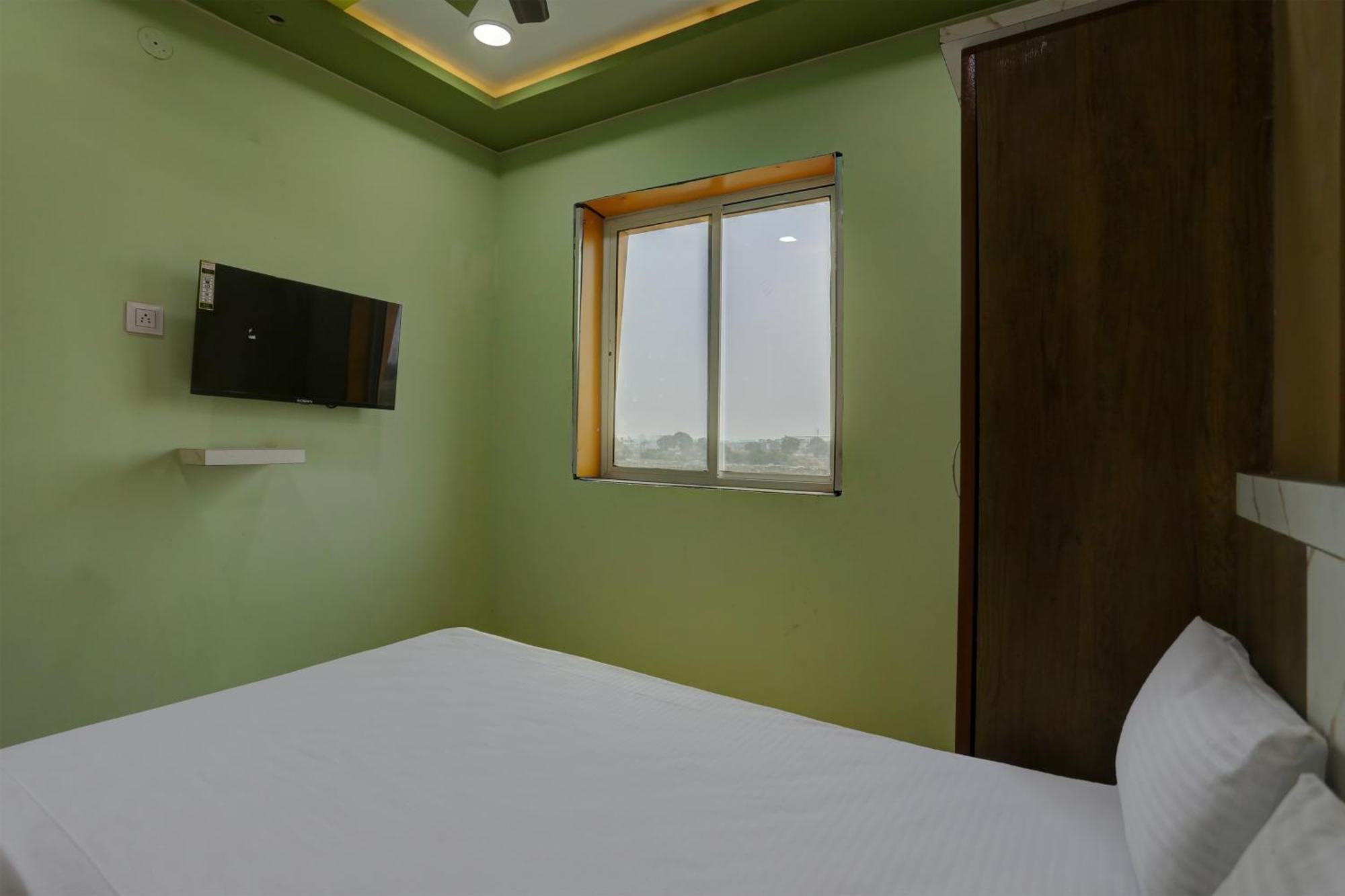Spot On Hotel Ronak Place Індаур Екстер'єр фото